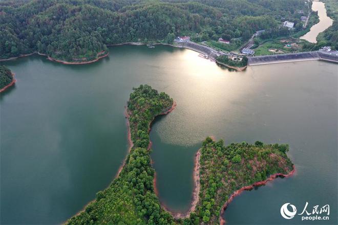 富春江水库焕新美景，尽享生态风光新篇章